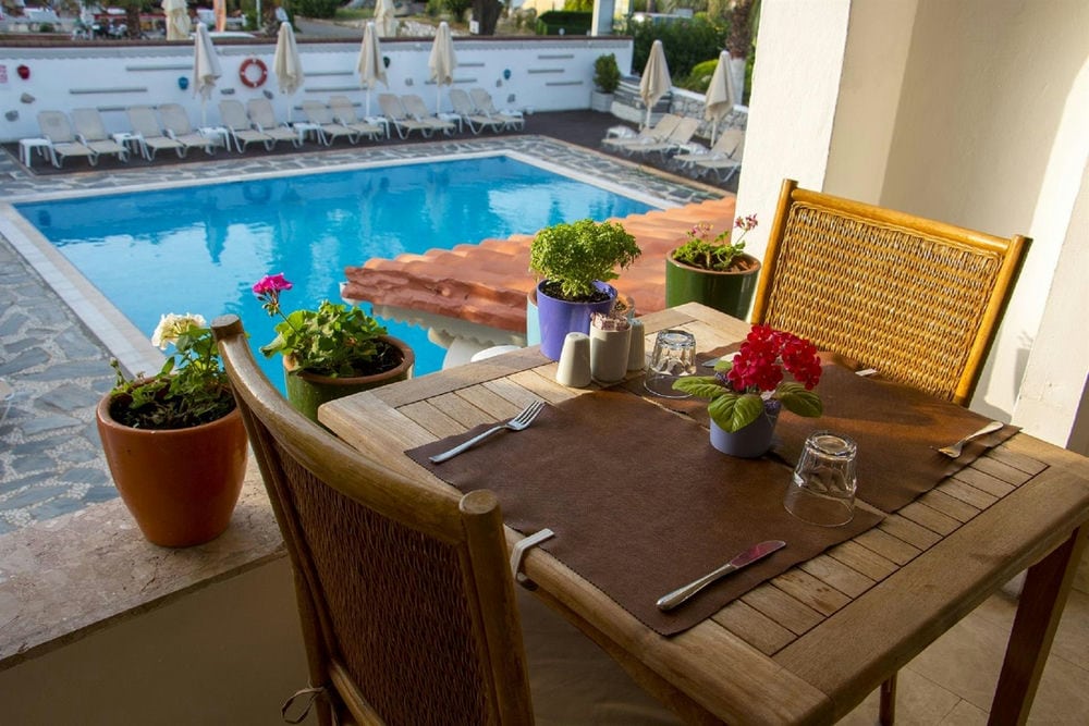 Casa Blanca Beach Hotel 4*