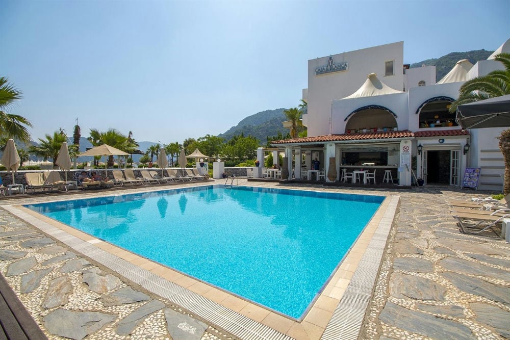 Casa Blanca Beach Hotel 4*
