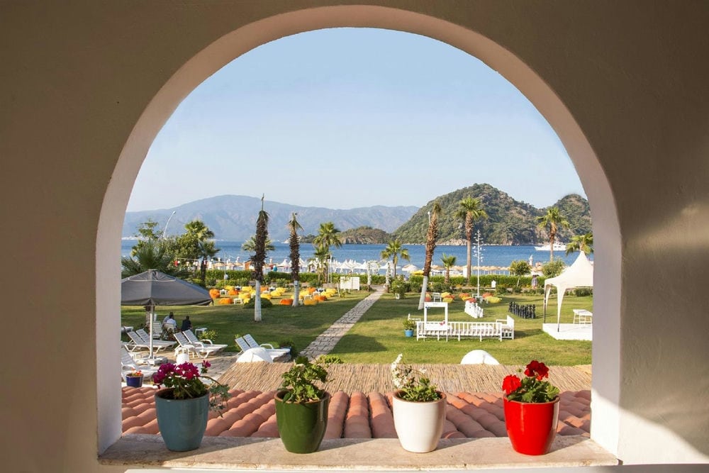 Casa Blanca Beach Hotel 4*