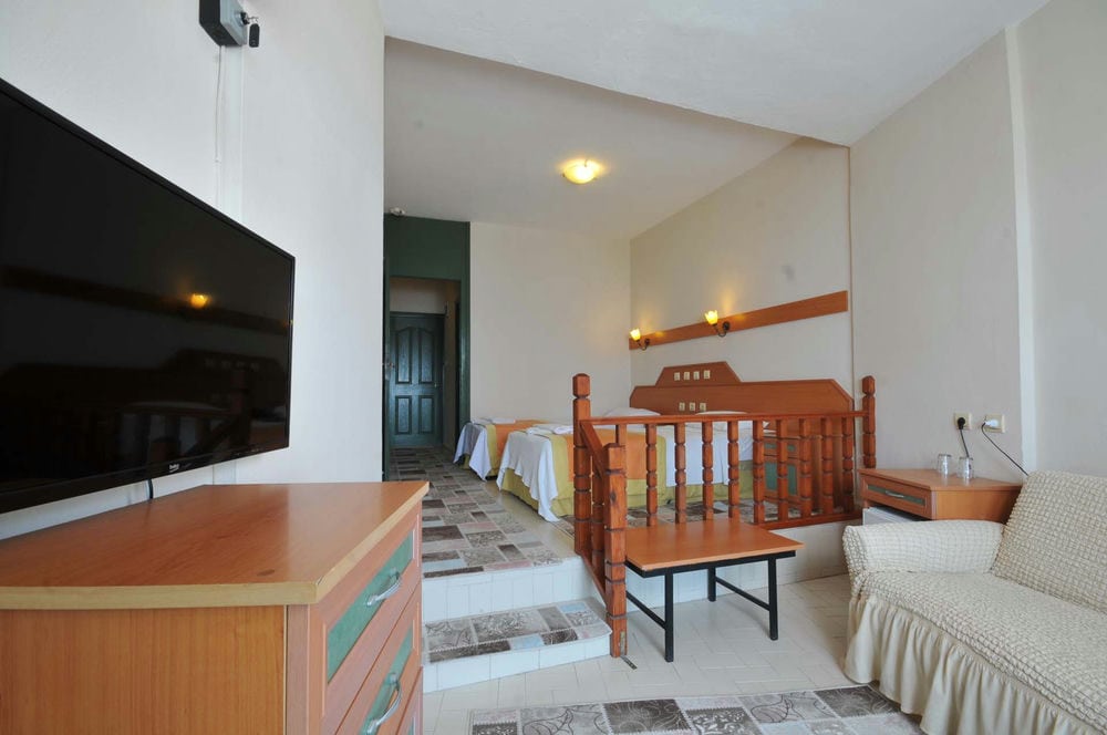 Amos Hotel 3*