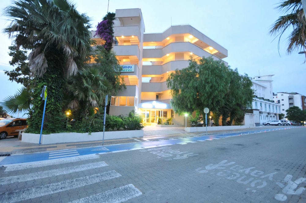 Amos Hotel 3*