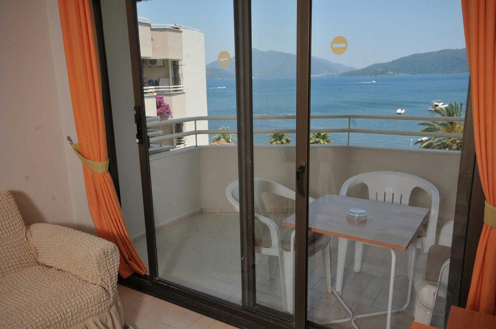 Amos Hotel 3*