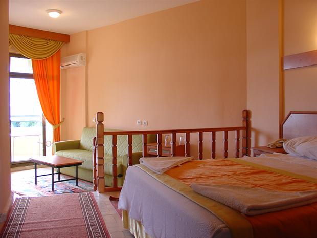 Amos Hotel 3*