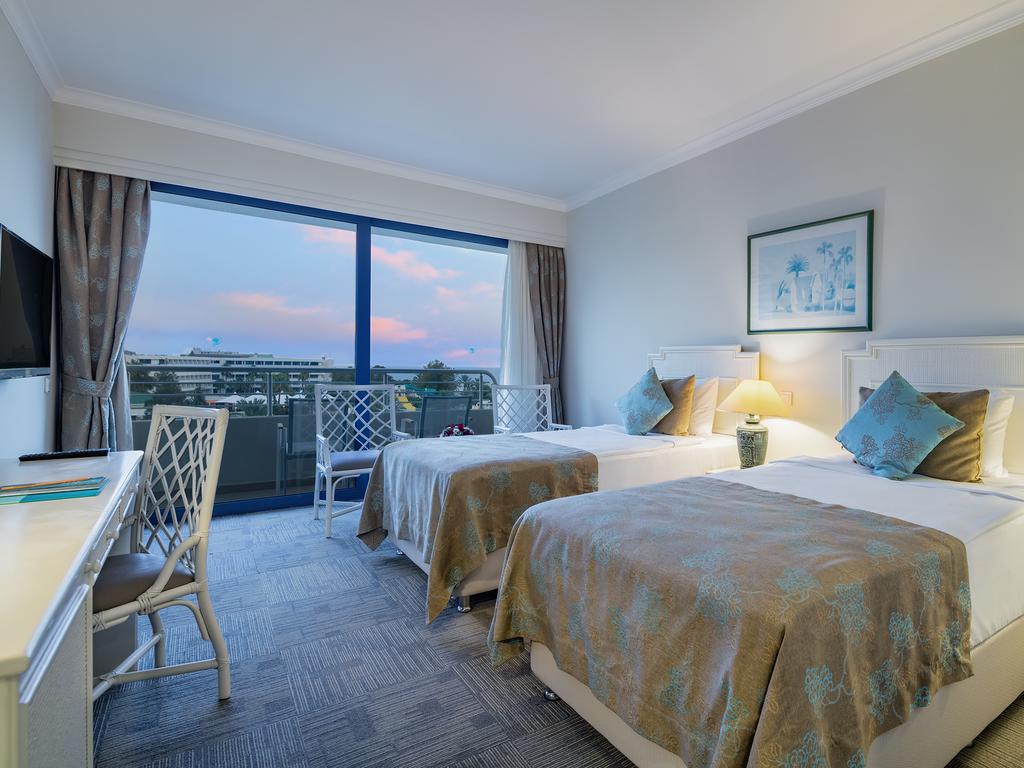 Mirage Park Resort 5*