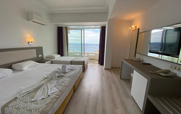 Club Hotel Rama 4*