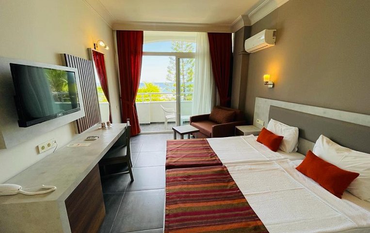 Club Hotel Rama 4*