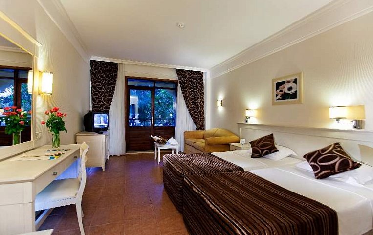 Champion Holiday Village 5*