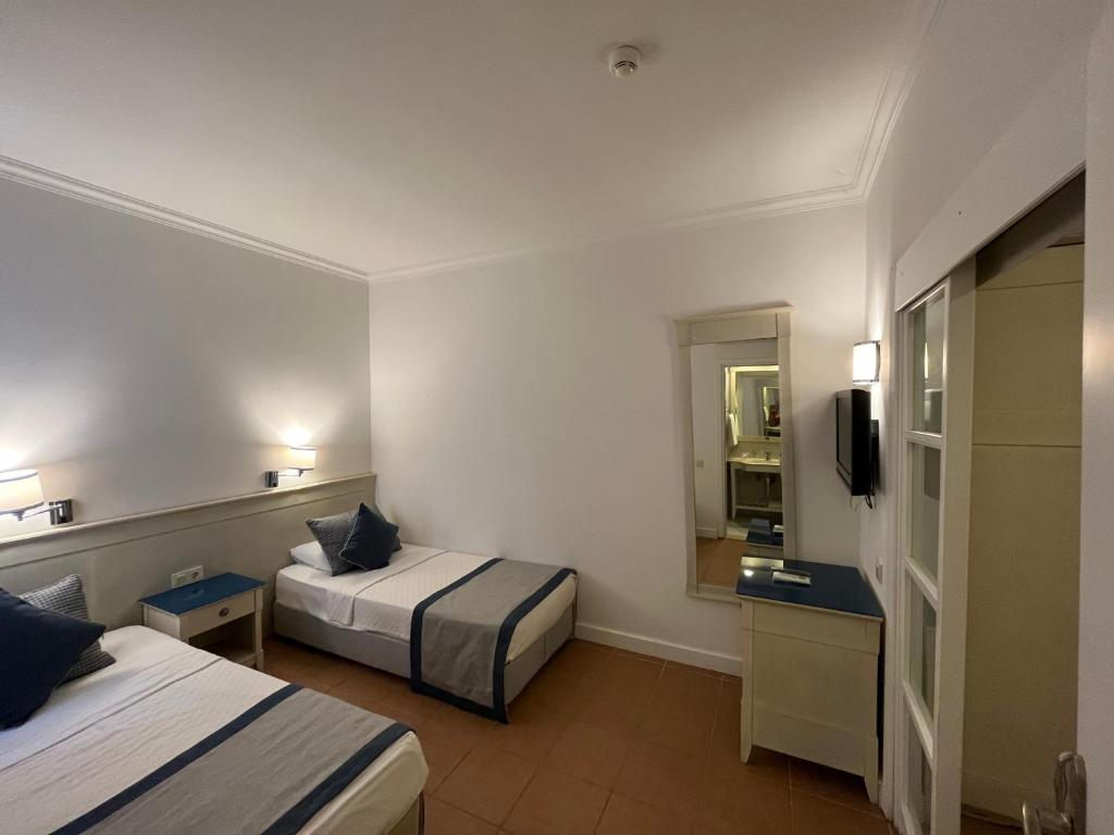 Champion Holiday Village 5*