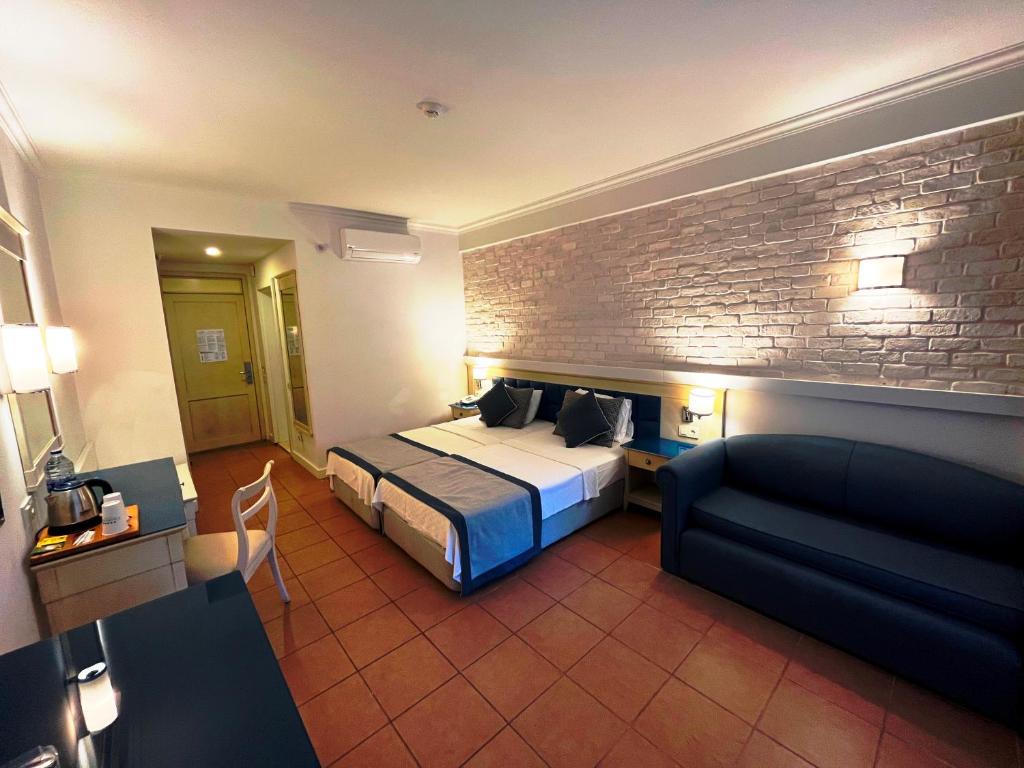 Champion Holiday Village 5*
