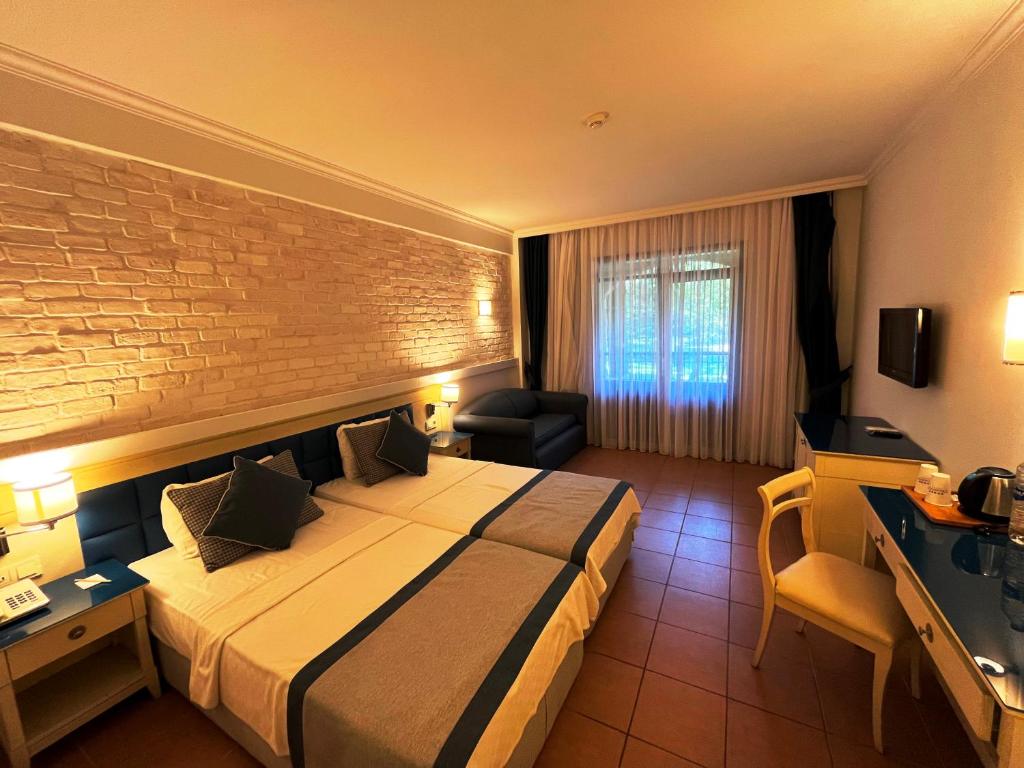 Champion Holiday Village 5*
