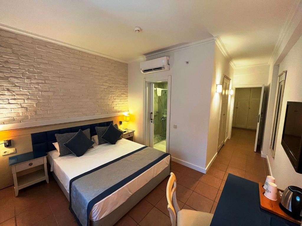 Champion Holiday Village 5*
