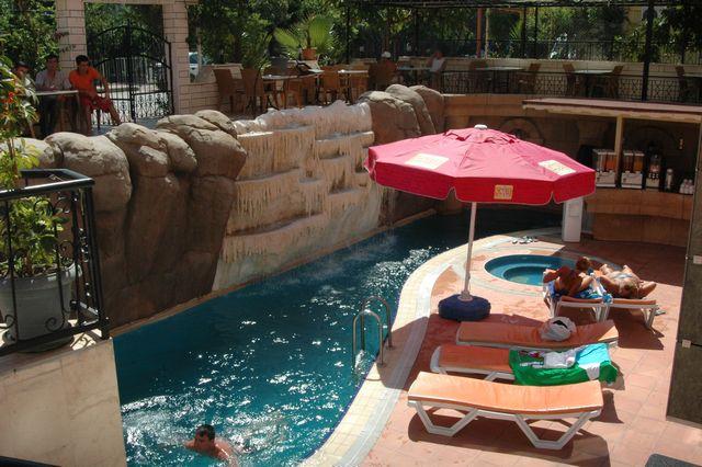 Britannia Hotel & Vollas 3*