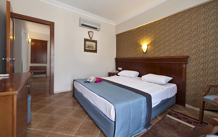 Golden Age Crystal Bodrum 4*