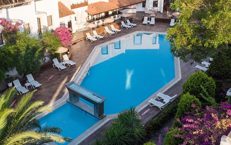 Flora Hotel 3*