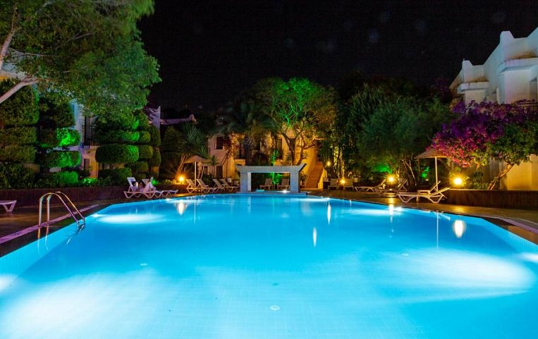 Flora Hotel 3*