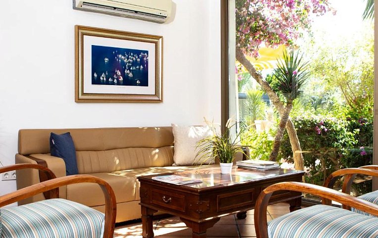 Flora Hotel 3*
