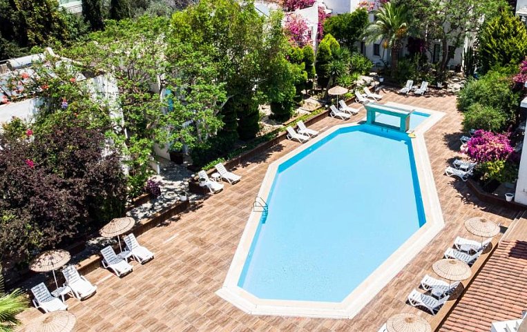 Flora Hotel 3*