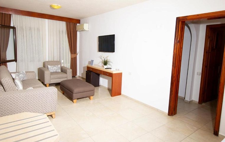 Flora Hotel 3*