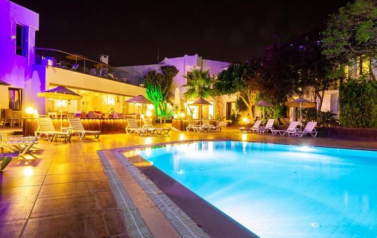 Flora Hotel 3*