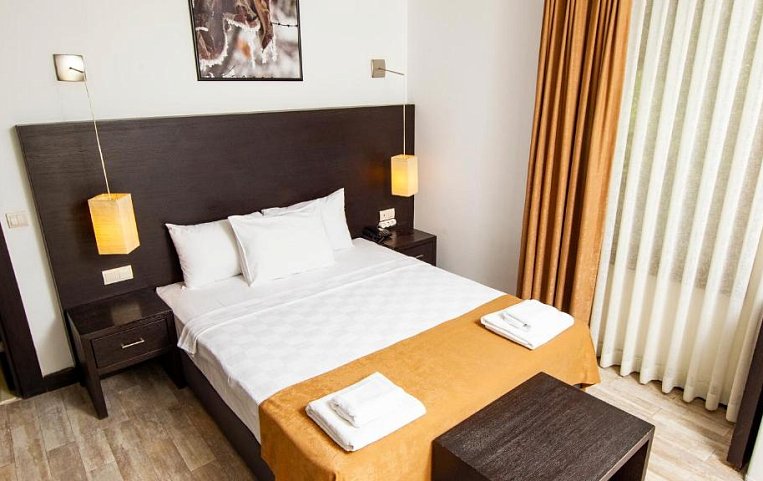 Flora Hotel 3*