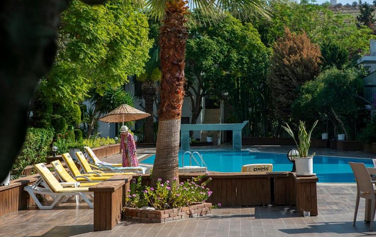 Flora Hotel 3*
