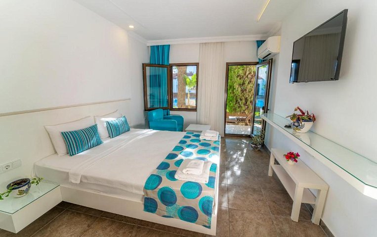 Flora Hotel 3*