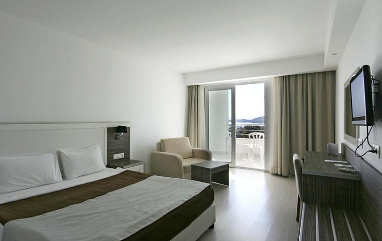 Club Shark Hotel 4*