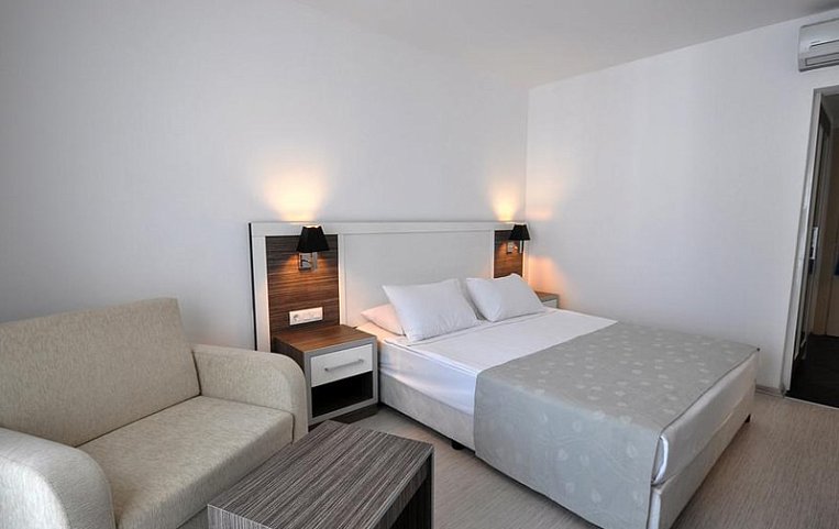 Club Shark Hotel 4*