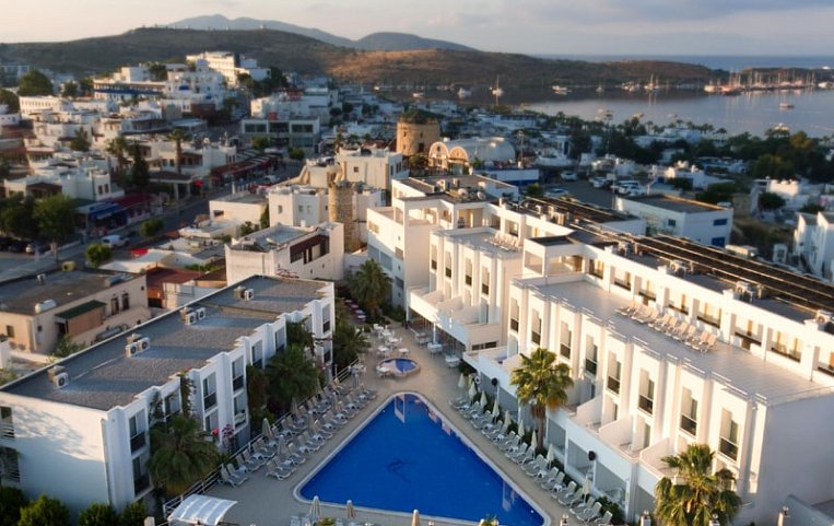 Club Shark Hotel 4*