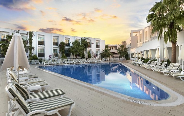 Club Shark Hotel 4*