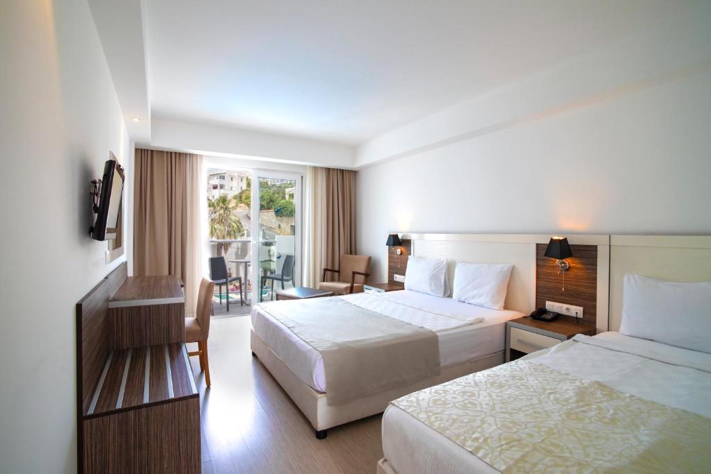 Club Shark Hotel 4*