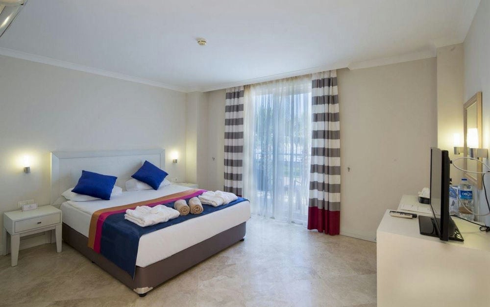Crystal Boutique Beach Resort 5*