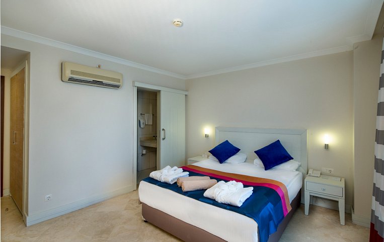 Crystal Boutique Beach Resort 5*