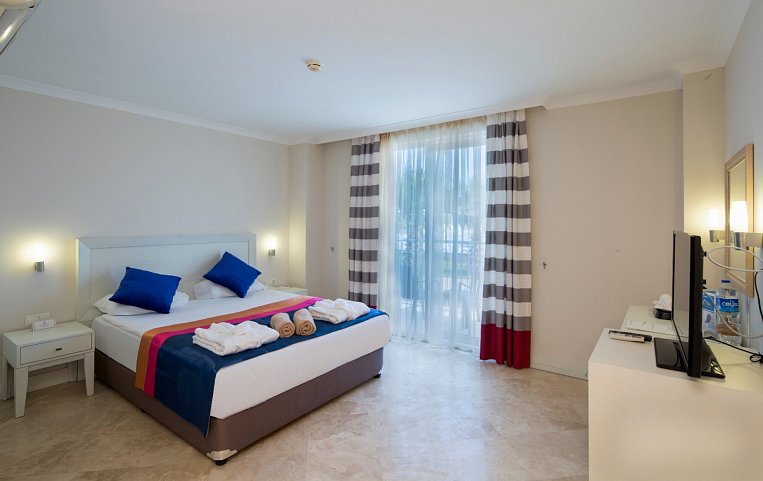 Crystal Boutique Beach Resort 5*