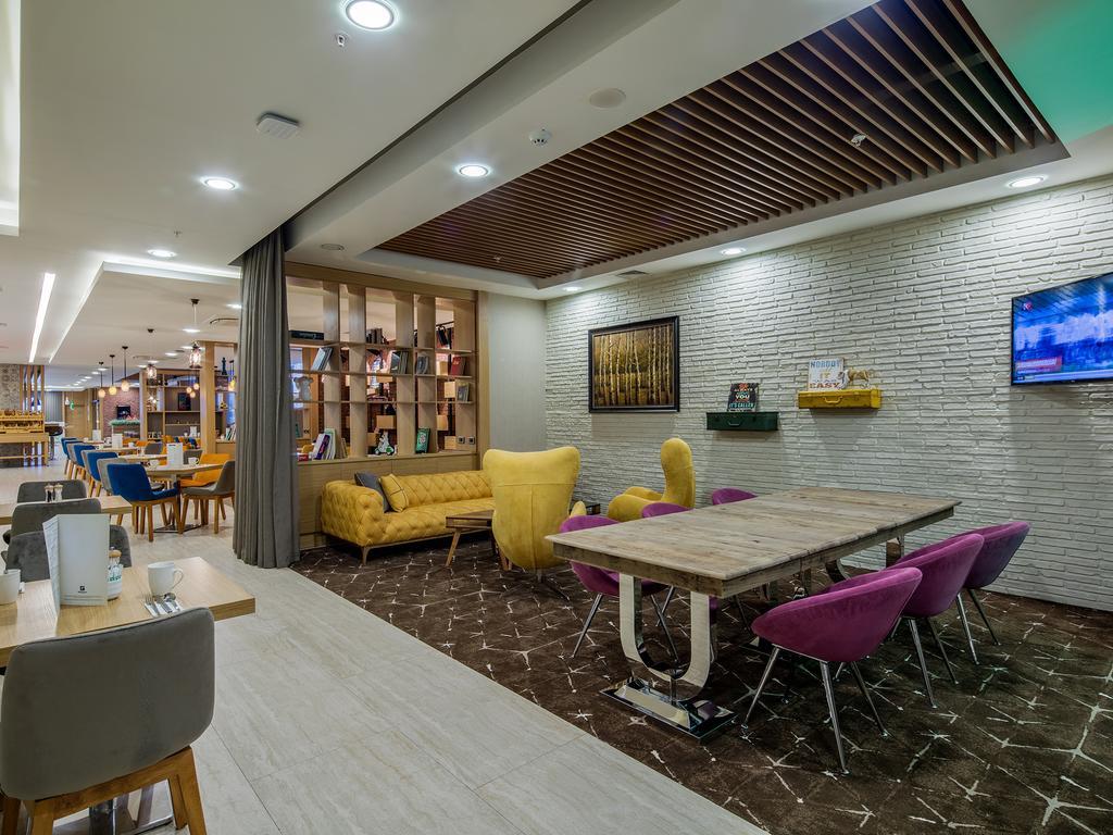 Holiday Inn Antalya Lara 4*