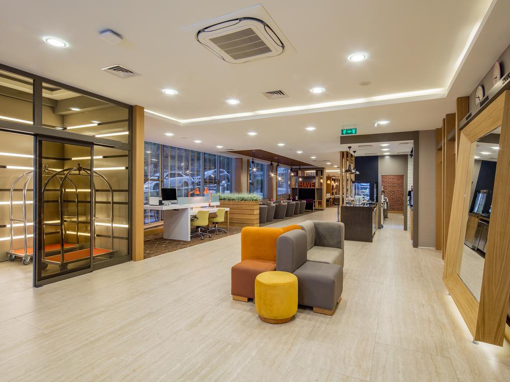Holiday Inn Antalya Lara 4*