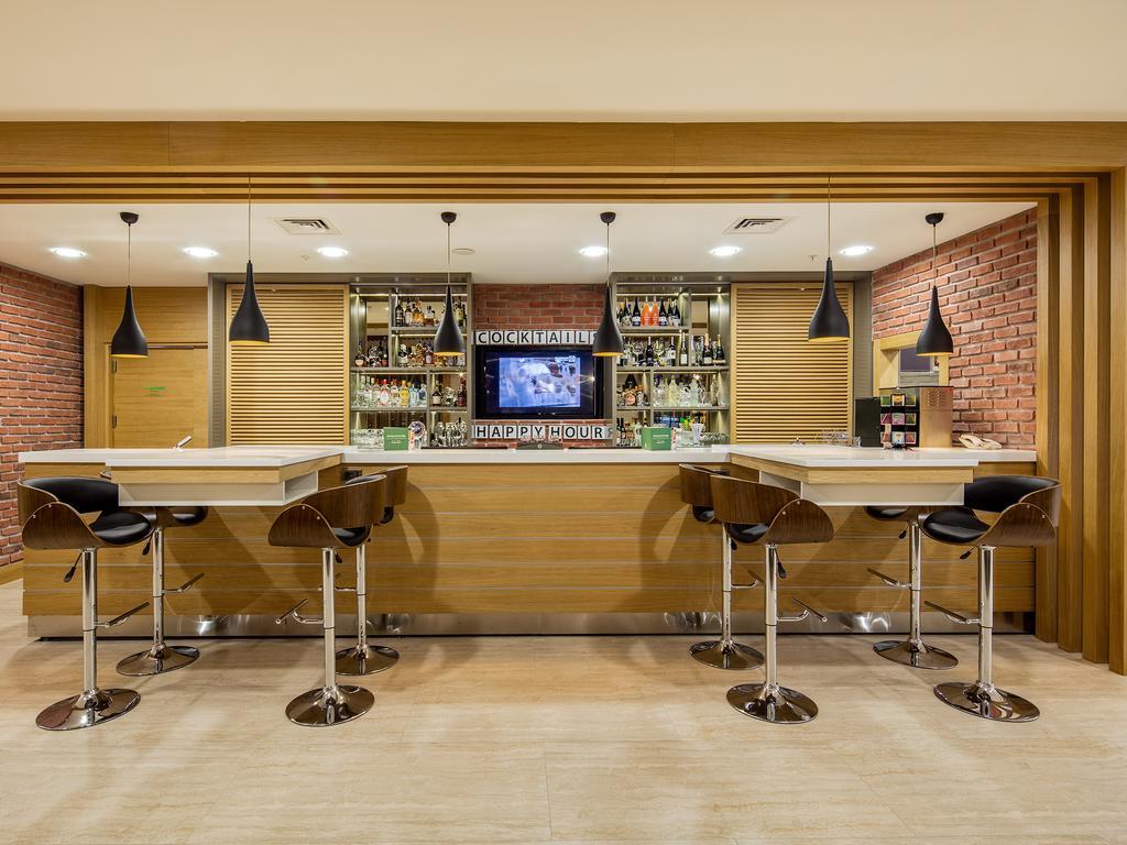 Holiday Inn Antalya Lara 4*