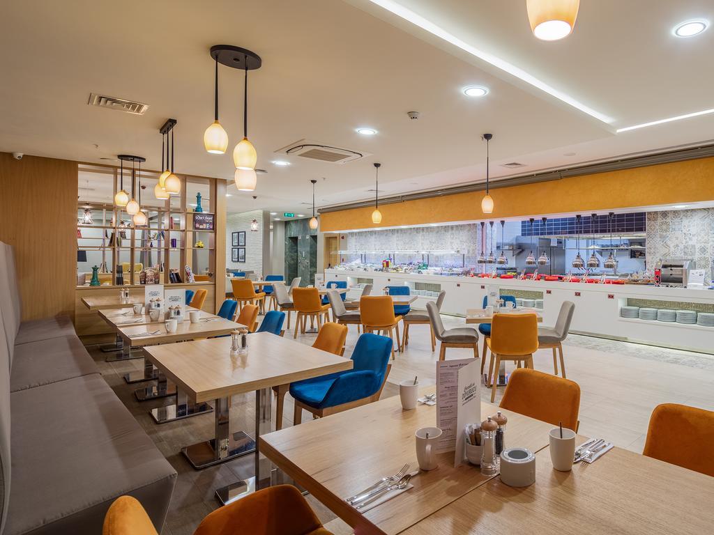 Holiday Inn Antalya Lara 4*