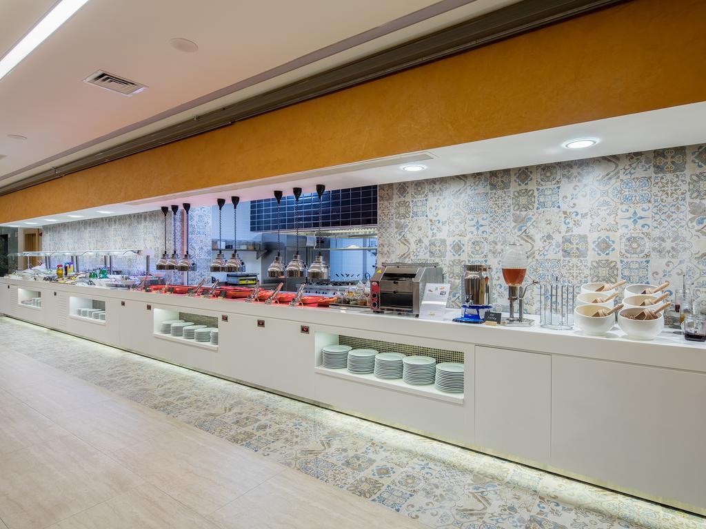 Holiday Inn Antalya Lara 4*