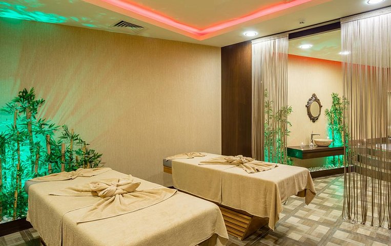 Holiday Inn Antalya Lara 4*