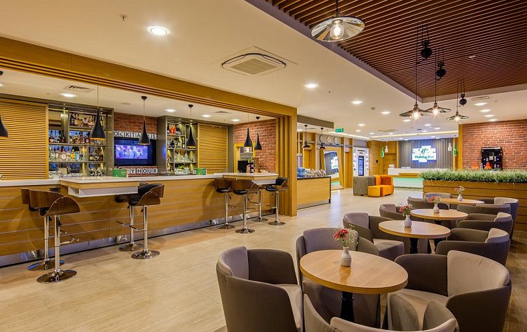 Holiday Inn Antalya Lara 4*