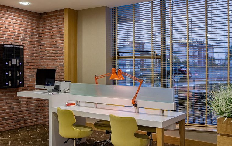 Holiday Inn Antalya Lara 4*