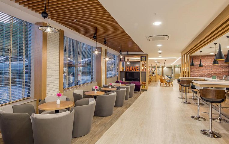Holiday Inn Antalya Lara 4*
