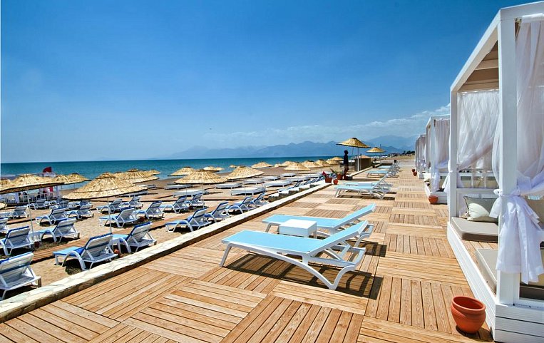 Holiday Inn Antalya Lara 4*