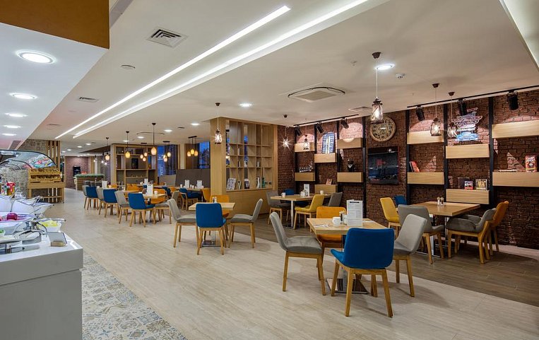 Holiday Inn Antalya Lara 4*