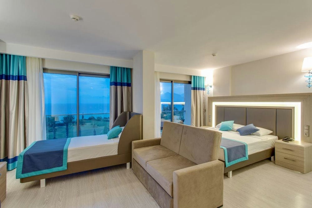 Club Hotel Falcon 4*