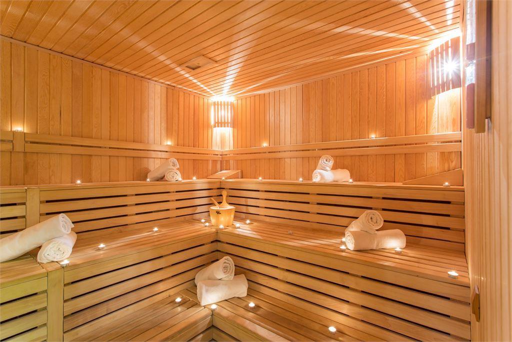 Club Hotel Falcon 4*