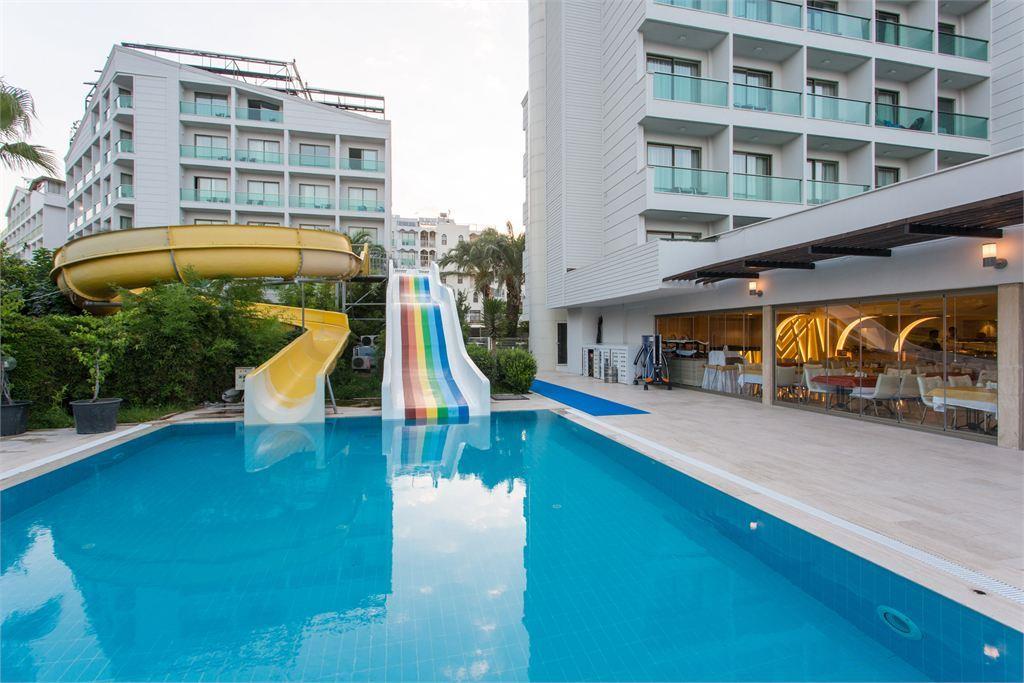 Club Hotel Falcon 4*