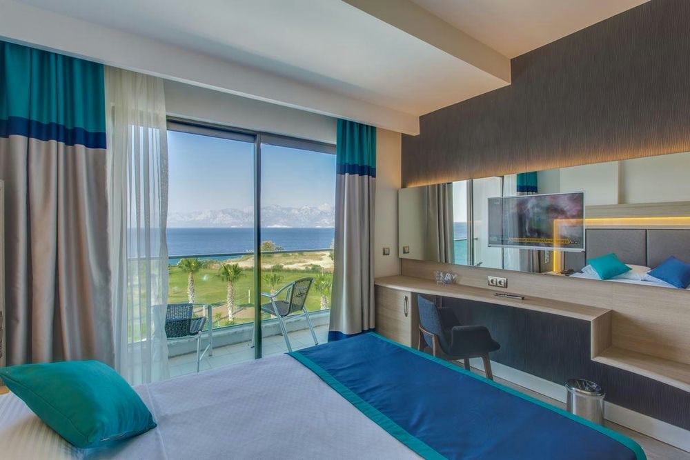 Club Hotel Falcon 4*