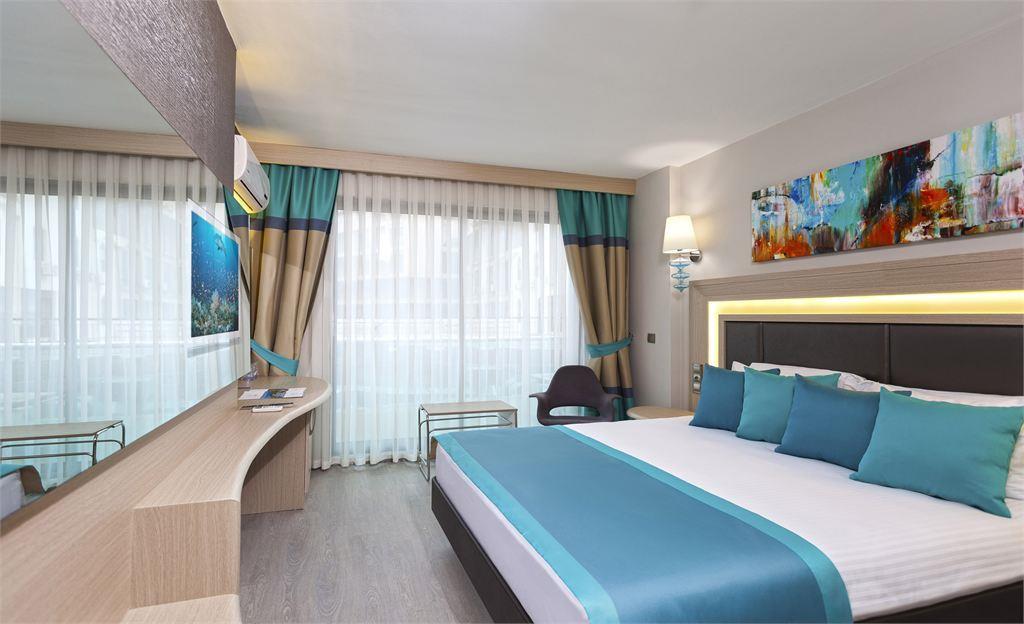 Club Hotel Falcon 4*